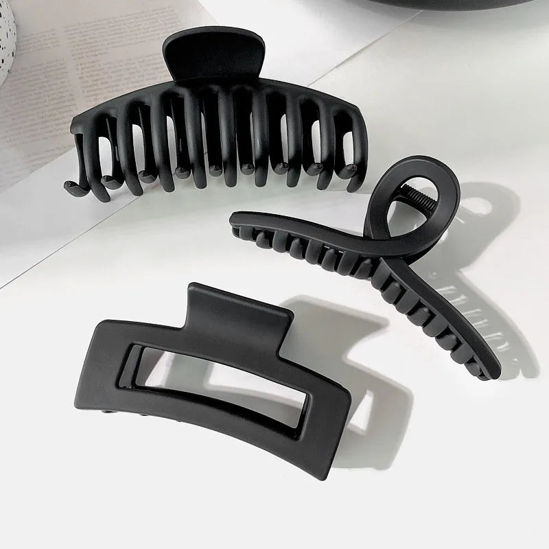 Elegant Black Geometric Hair Claw