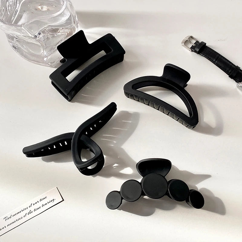 Elegant Black Geometric Hair Claw
