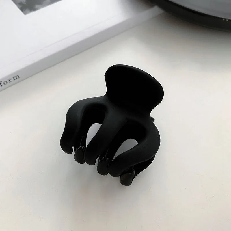 Elegant Black Geometric Hair Claw