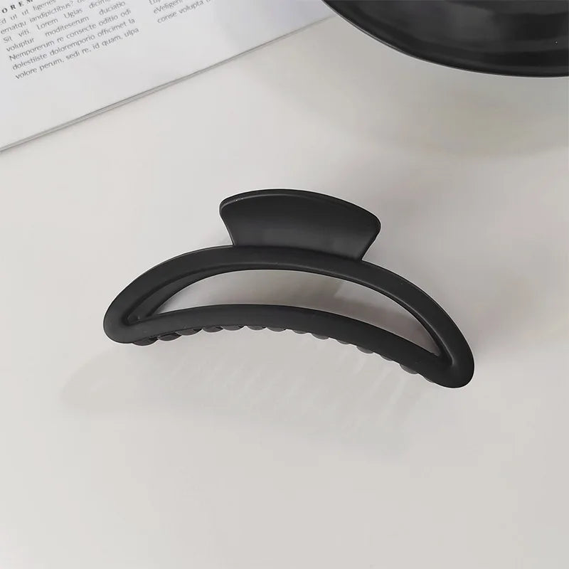 Elegant Black Geometric Hair Claw