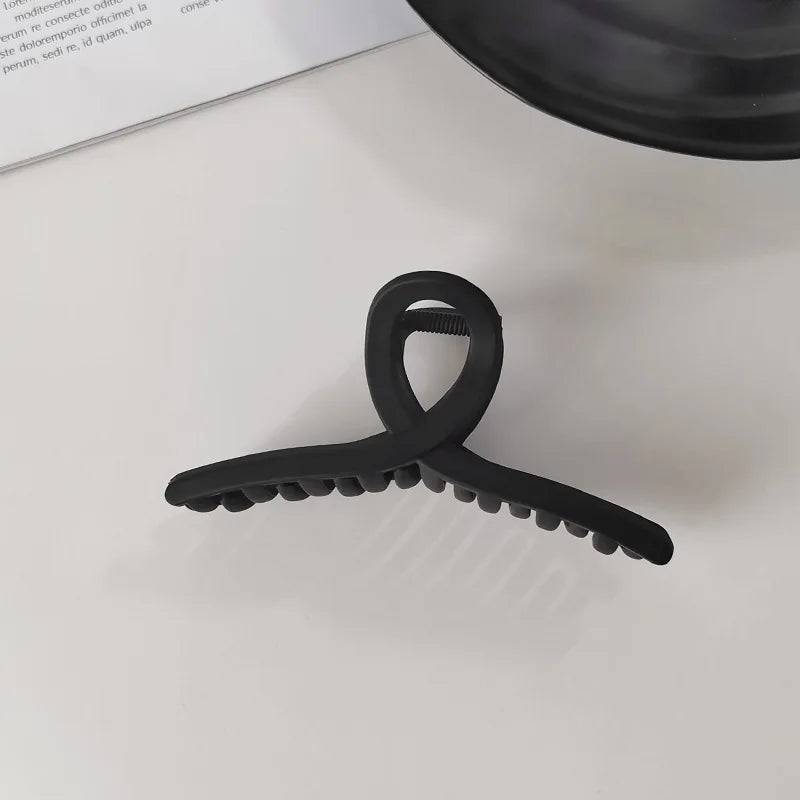 Elegant Black Geometric Hair Claw