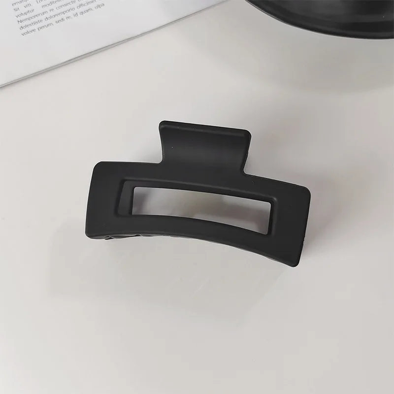 Elegant Black Geometric Hair Claw